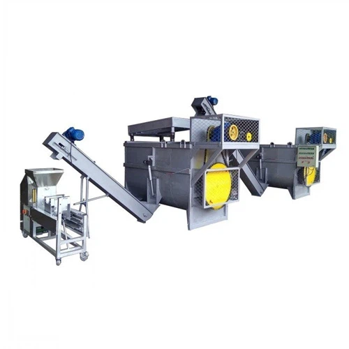 Большая машина для упаковки грибов в пакеты